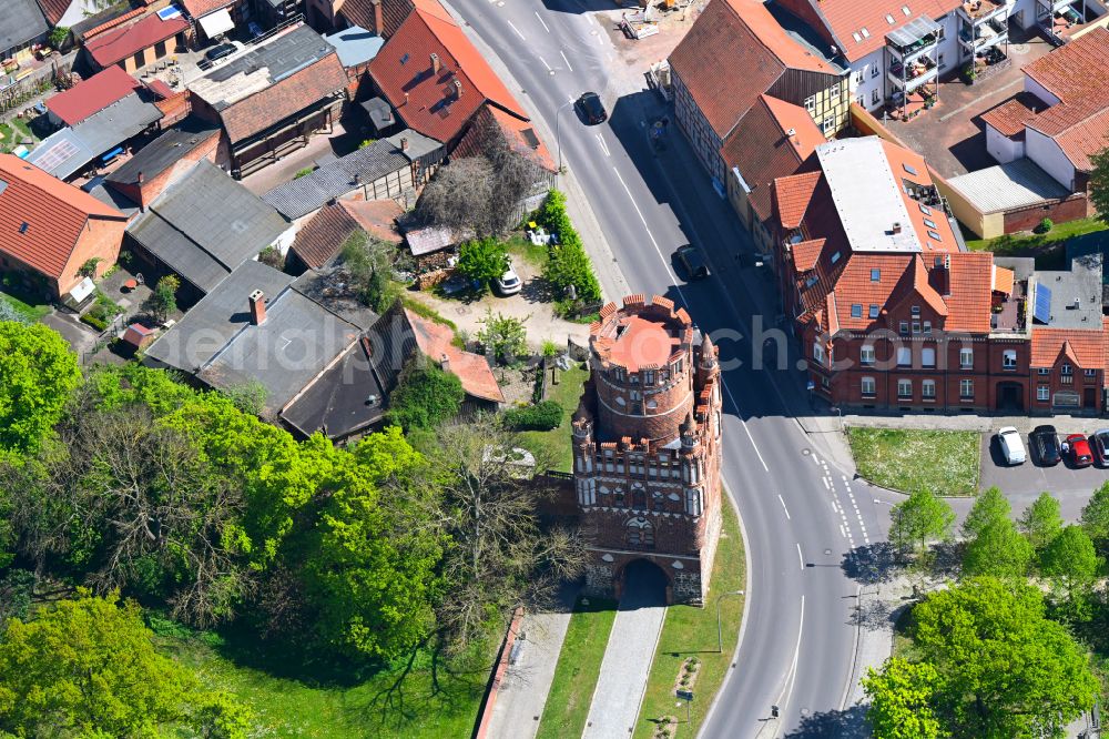 Aerial image Hansestadt Stendal - Tower building Uenglinger Tor the rest of the former historic city walls in the Hansestadt Stendal in the state Saxony-Anhalt, Germany
