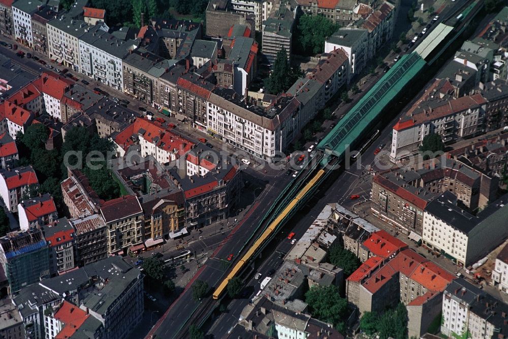 Aerial photograph Berlin-Prenzlauer-Berg - The aboveground subway station Eberswalderstrasse is located on the busy traffic junction Schoenhauser Avenue; Eberswalde-, Danzig-Street, Pappel Avenue, Kastanien Avenue. In the vicinity is the popular neighborhood scene with multi-family houses, cafes, restaurants and small boutiques