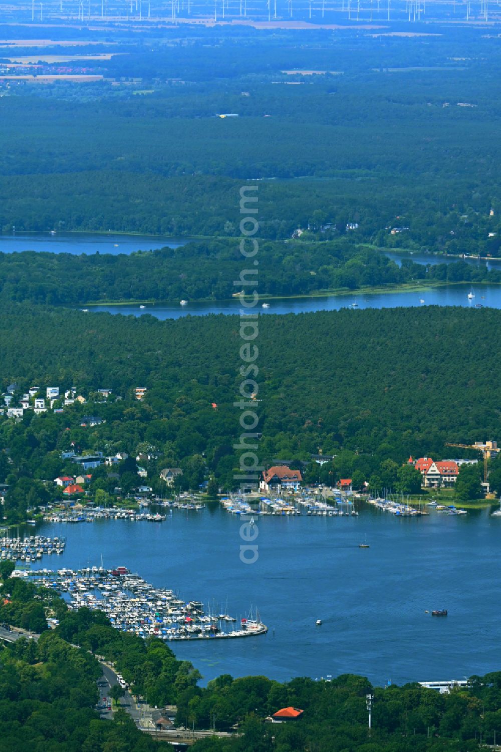 Berlin from the bird's eye view: Riparian areas on the lake area of Wannsee in the district Wannsee in Berlin, Germany