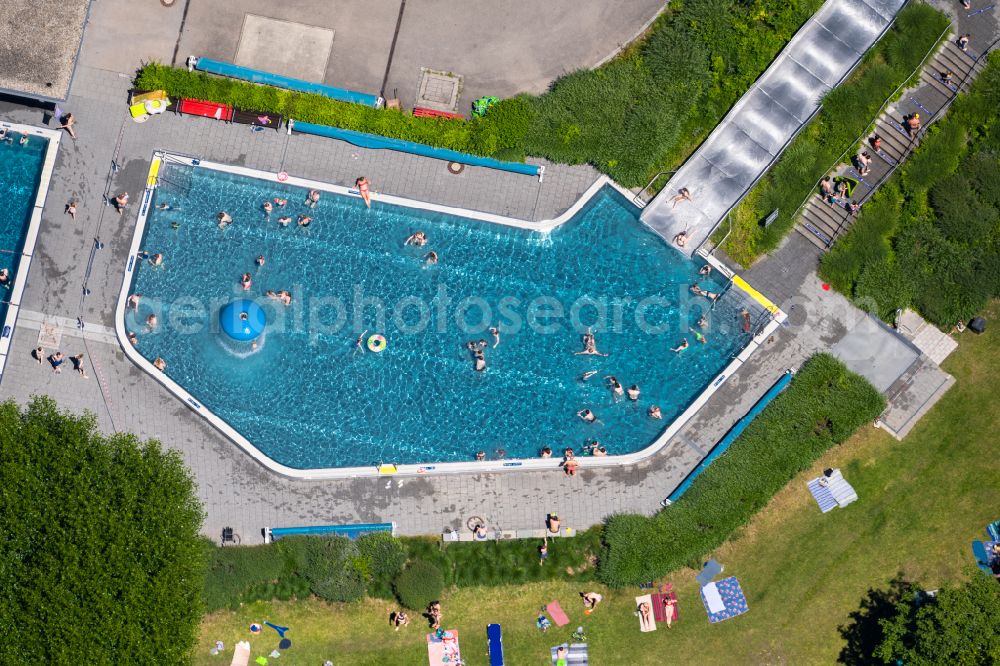 Aerial photograph Wasserburg (Bodensee) - Shore areas of the lido Aquamarin Wasserburg with bathers in Wasserburg (Bodensee) on Lake Constance in the state Bavaria, Germany
