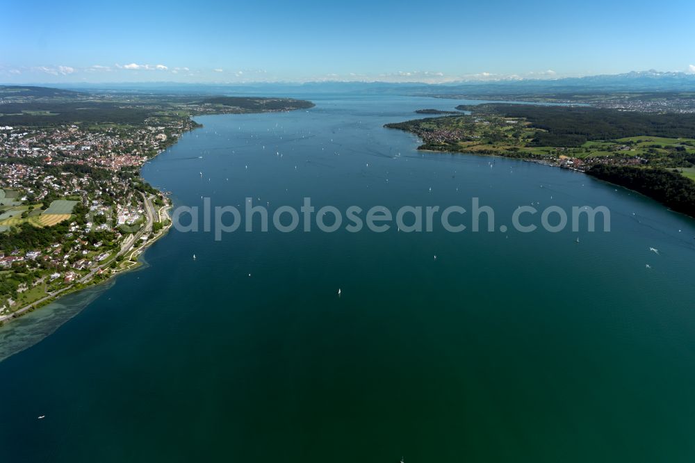 Aerial photograph Überlingen - Riparian areas on the lake area of Lake Constance in Ueberlingen at Bodensee in the state Baden-Wuerttemberg, Germany