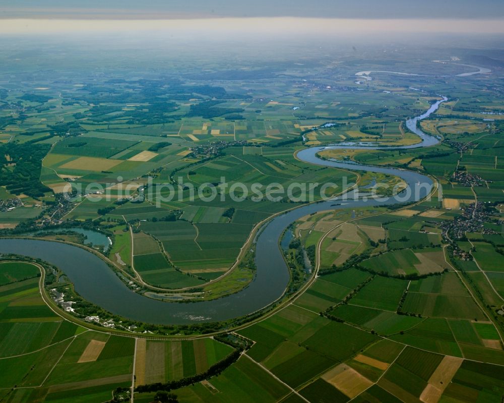 Oberzeitldorn from the bird's eye view: Curved course of the bank areas on the Danube river course in Oberzeitldorn in the state Bavaria, Germany
