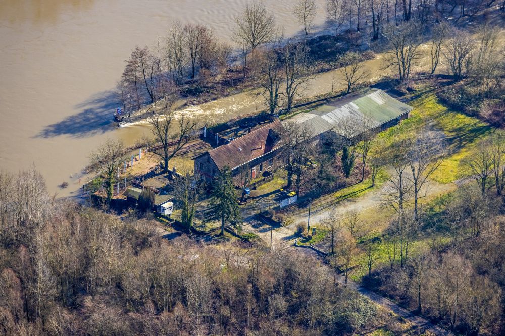 Heisingen from the bird's eye view: Shore areas with flooded by flood level riverbed of Ruhr on Faehrhaus Rote Muehle in Heisingen at Ruhrgebiet in the state North Rhine-Westphalia, Germany