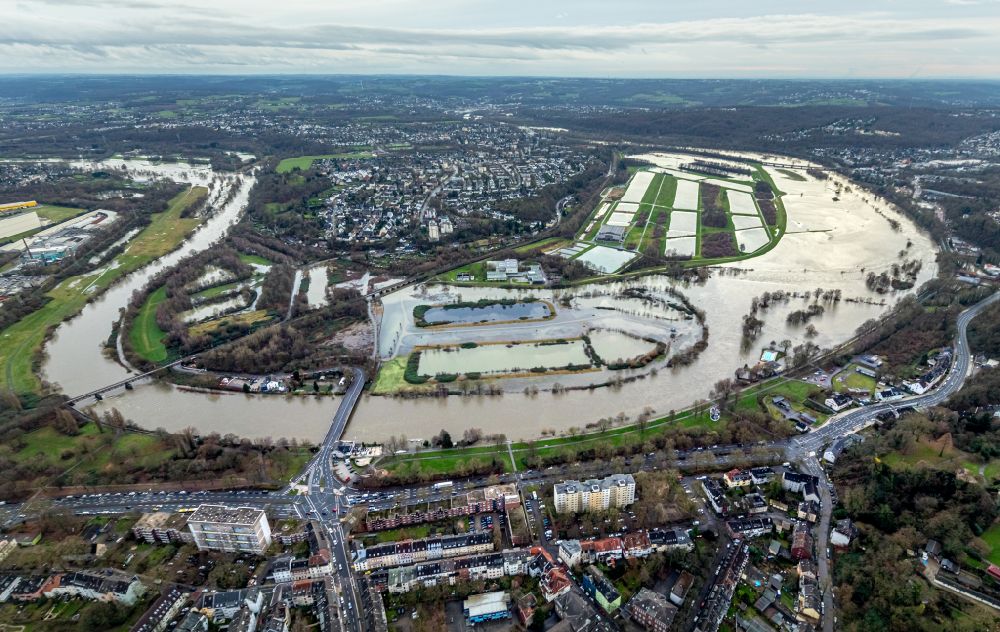 Aerial photograph Essen - Shore areas with flooded by flood level riverbed the Ruhr on street Huenninghausenweg in the district Ueberruhr - Hinsel in Essen at Ruhrgebiet in the state North Rhine-Westphalia, Germany