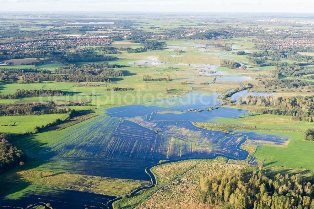 Aerial image Stade - Shore areas with flooded by flood level riverbed of Schwinge in at the the outskirts of Stade in the state Lower Saxony, Germany