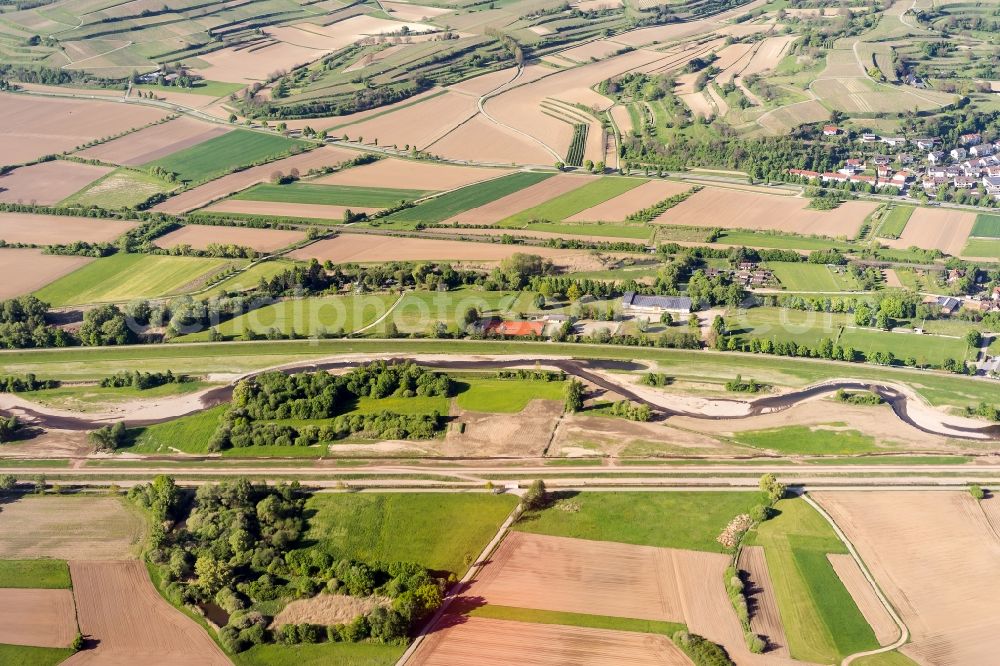 Köndringen from the bird's eye view: Shore areas of the reinforced by flood protection dam riverbed course of Elz in Koendringen in the state Baden-Wuerttemberg