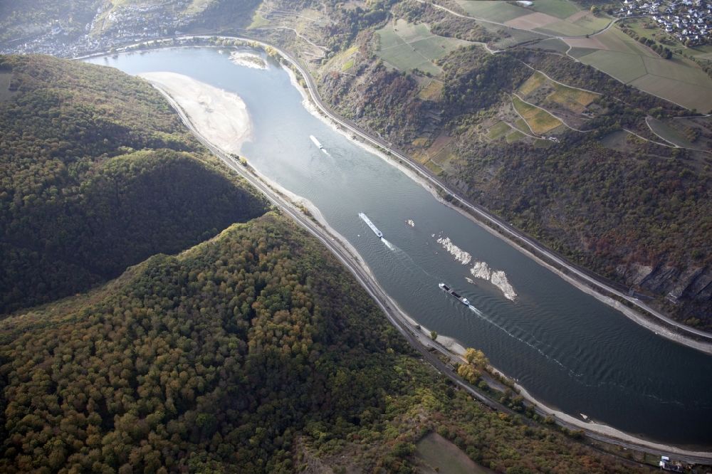 Kaub from above - Shore areas exposed by low-water level riverbed on the Rhine river in Kaub in the state Rhineland-Palatinate, Germany