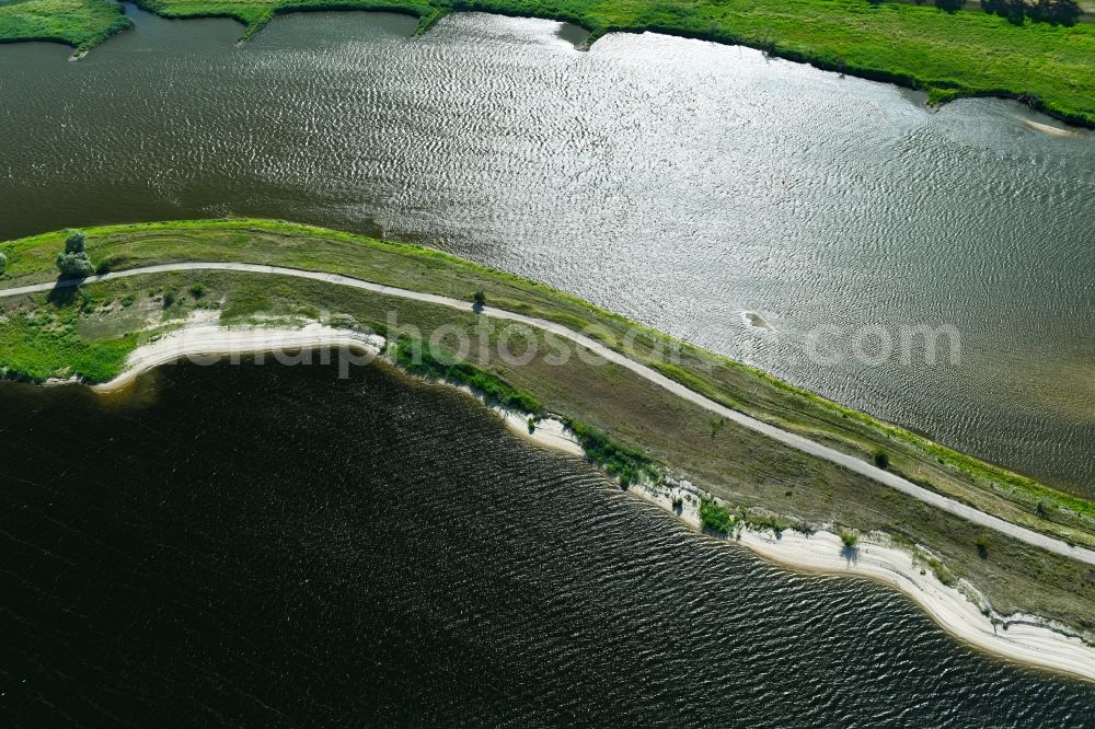 Aerial photograph Stolpe - Shore areas exposed by low-water level riverbed of Oder in Stolpe in the state Brandenburg, Germany