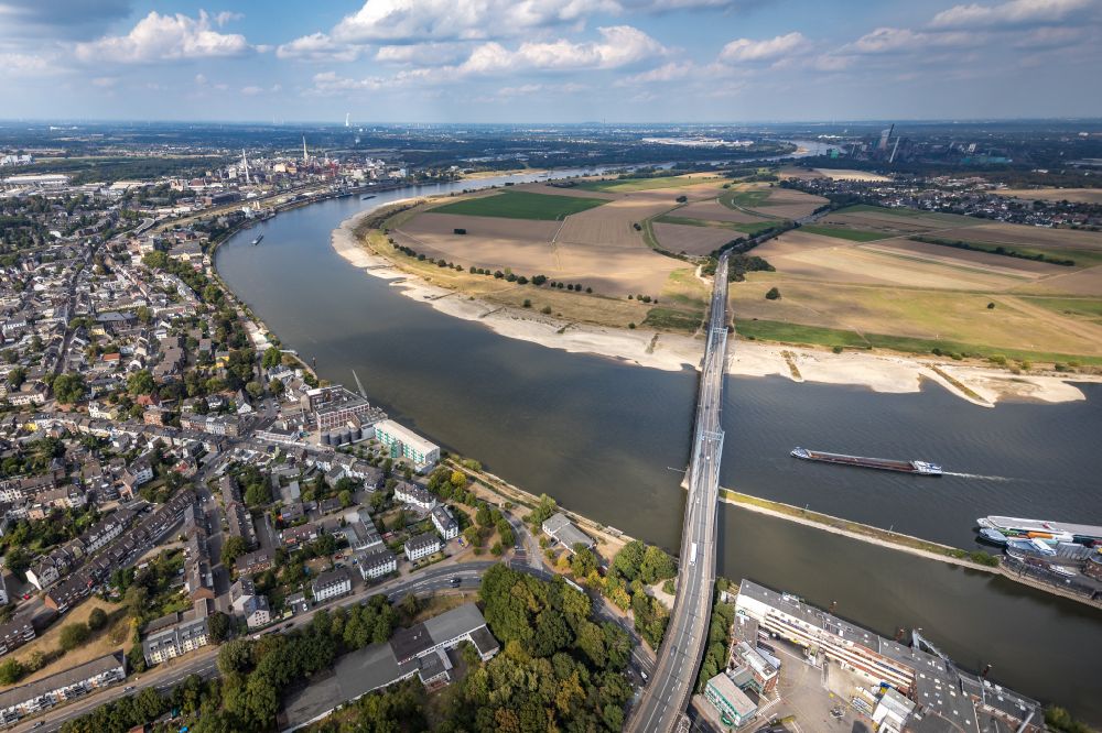 Aerial image Krefeld - Shore areas exposed by low-water level riverbed of the Rhine river in Krefeld in the state North Rhine-Westphalia, Germany