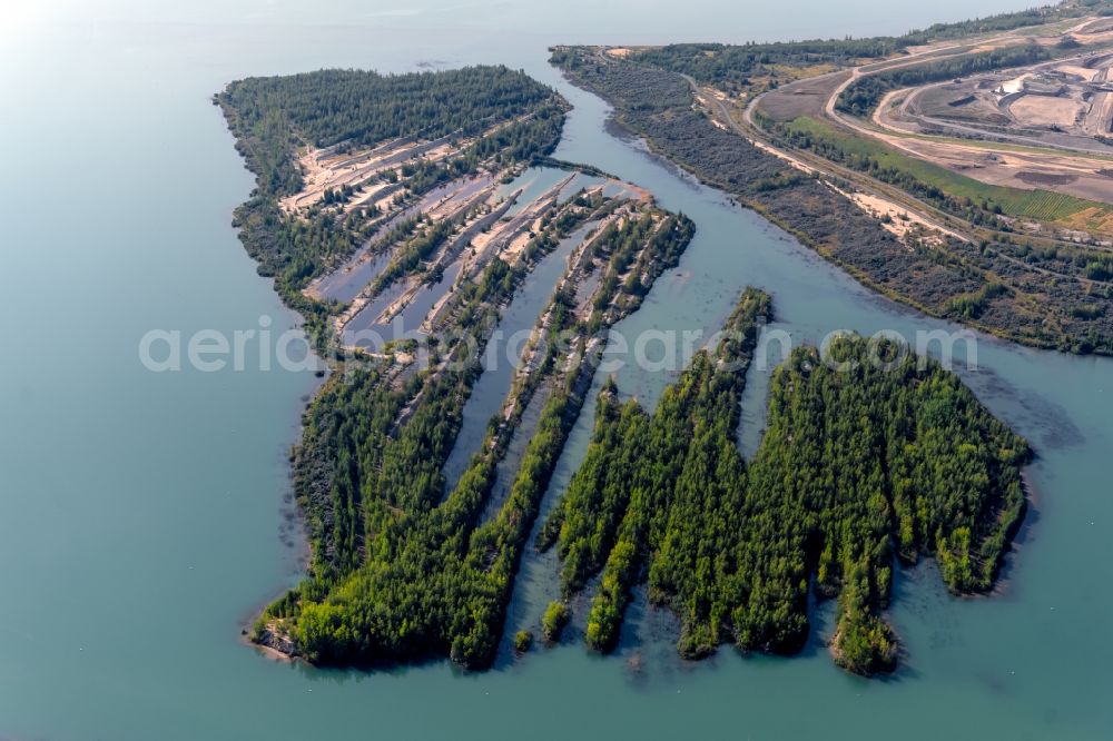 Aerial image Großpösna - Shore areas of flooded former lignite opencast mine and renaturation lake Espenhain in Grosspoesna in the state Saxony