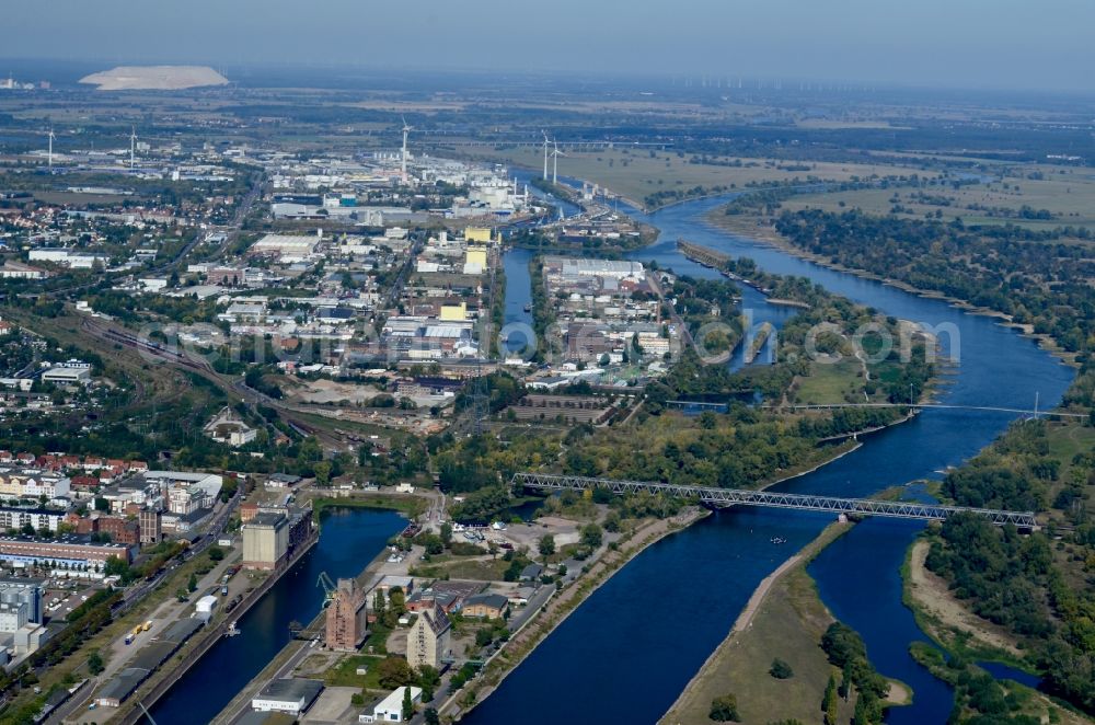 Aerial image Magdeburg - Curved loop of the Elbe riparian zones on the course of the river Industriehafen in Magdeburg in the state Saxony-Anhalt, Germany