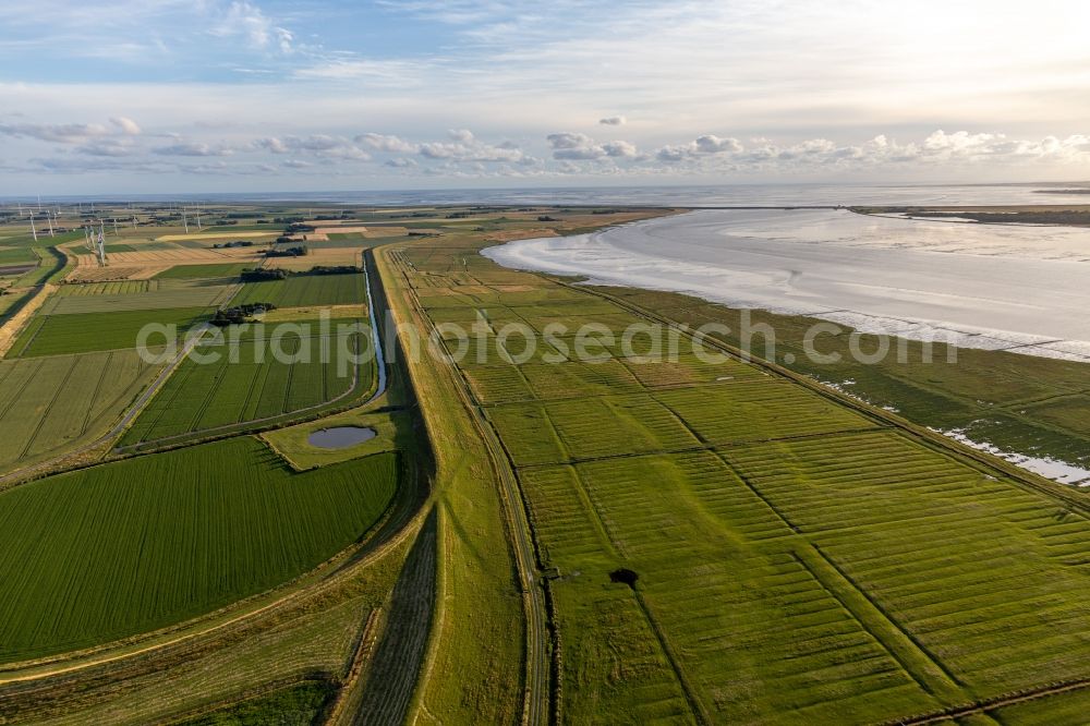 Aerial photograph Wesselburenerkoog - Riparian areas along the river mouth of Eiof in die Nordsee in Wesselburenerkoog in the state Schleswig-Holstein, Germany
