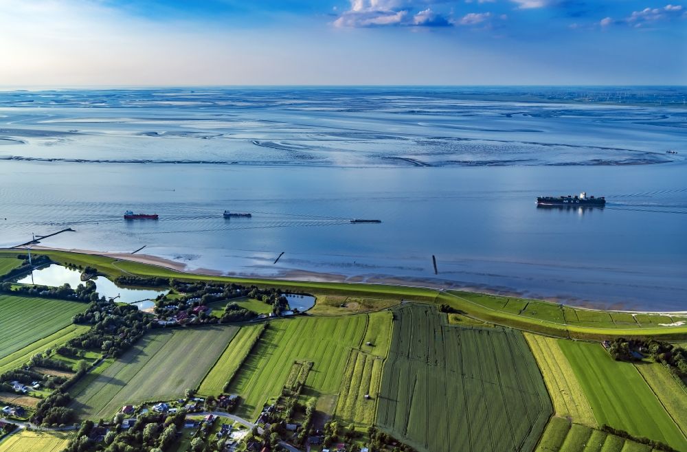 Otterndorf from the bird's eye view: Riparian areas along the river mouth of the Elbe in Oterndorf in the state of Lower Saxony. Shipping traffic on the North Sea and in the Elbe estuary