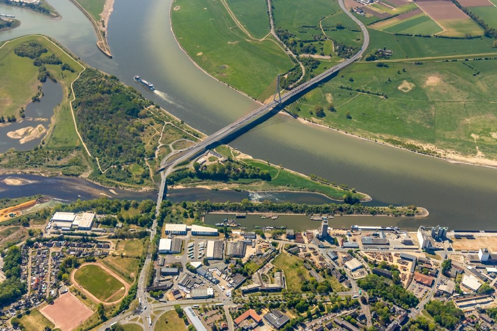 Aerial image Wesel - Riparian areas along the river mouth of the Lippe in the Rhine in Wesel in the state North Rhine-Westphalia, Germany
