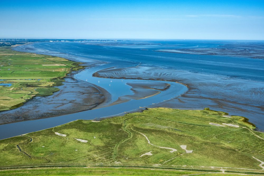 Aerial photograph Balje - Riparian areas along the river mouth of Oste in die Elbe in Balje in the state Lower Saxony, Germany