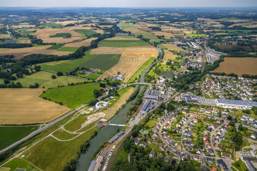 Langschede from the bird's eye view: Riparian zones on the course of the river the Ruhr in Langschede in the state North Rhine-Westphalia, Germany