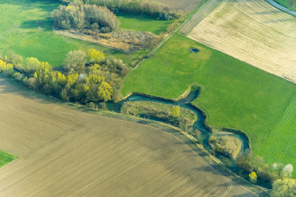 Norddinker from the bird's eye view: Riparian zones on the course of the river of Ahse in Norddinker in the state North Rhine-Westphalia, Germany