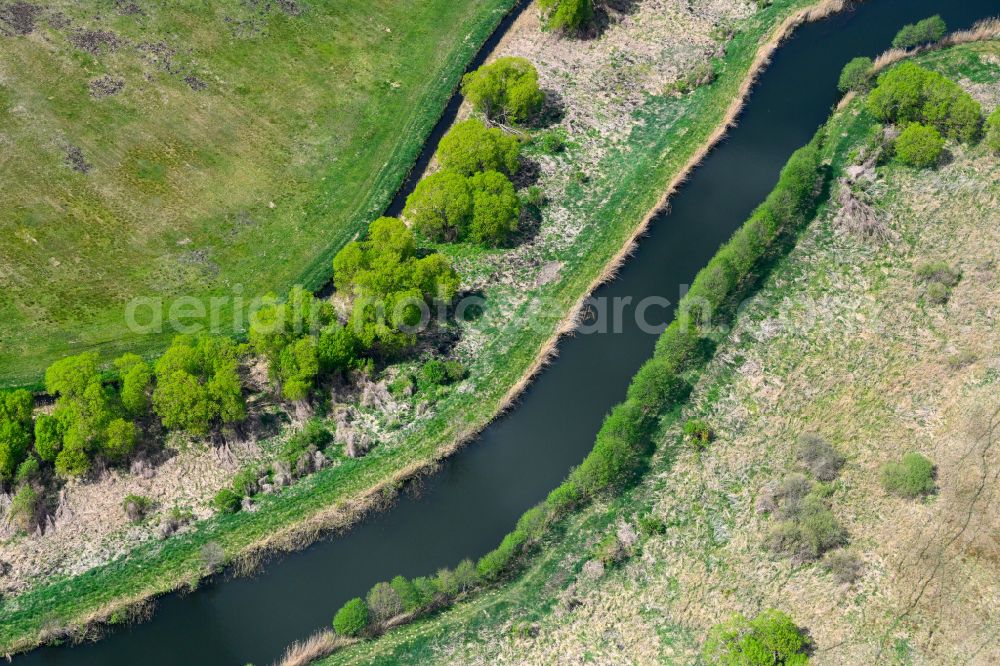 Aerial photograph Fehrbellin - Riparian zones on the course of the river Alter Rhin in Fehrbellin in the state Brandenburg, Germany