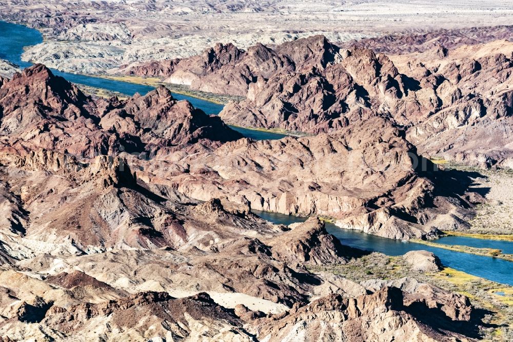 Aerial photograph Havasu Lake - Riparian zones on the course of the river of Colorado River in in California, United States of America