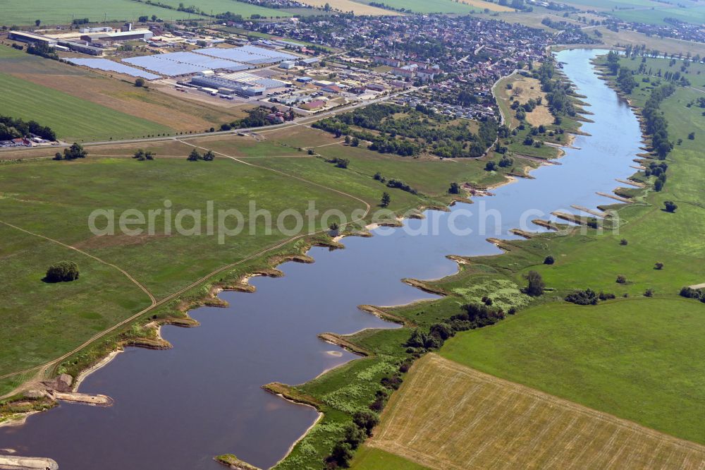Iserbegka from the bird's eye view: Riparian zones on the course of the river of Elbe in the district Elster (Elbe) in Iserbegka in the state Saxony-Anhalt, Germany