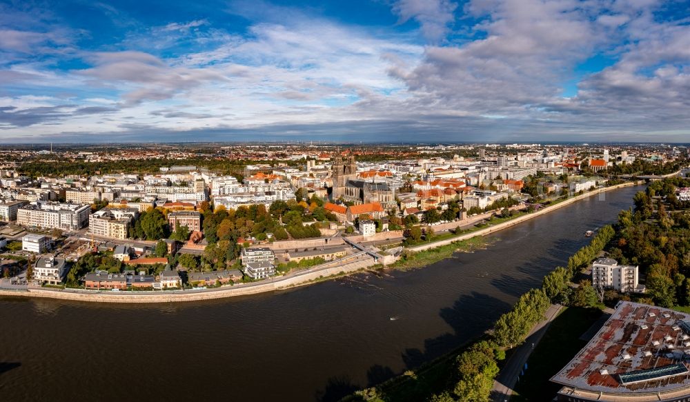 Aerial image Magdeburg - Riparian zones on the course of the river of Elbe on den Elbtreppen in Magdeburg in the state Saxony-Anhalt, Germany