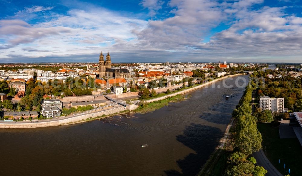 Aerial photograph Magdeburg - Riparian zones on the course of the river of Elbe on den Elbtreppen in Magdeburg in the state Saxony-Anhalt, Germany