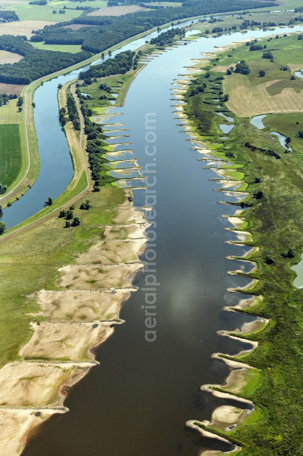 Aerial photograph Rühstädt - Riparian zones on the course of the river of Elbe and dem Gnevsdorfer Vorfluter in Ruehstaedt in the state Brandenburg, Germany