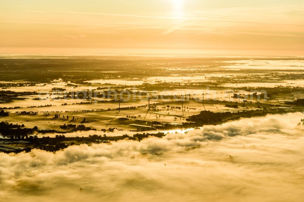 Aerial photograph Hamburg - Riparian zones on the course of the river of the River Elbe in Hamburg, Germany