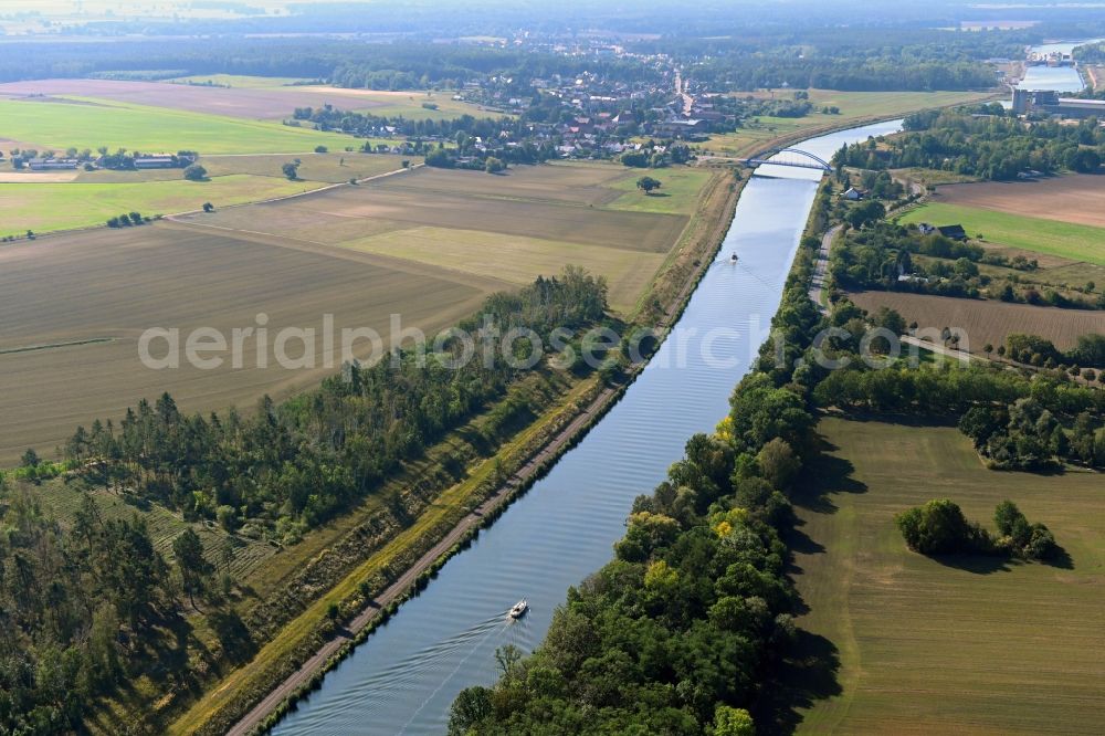 Aerial photograph Elbe-Parey - Riparian zones on the course of the river of Elbe-Havel-Kanal in Elbe-Parey in the state Saxony-Anhalt, Germany