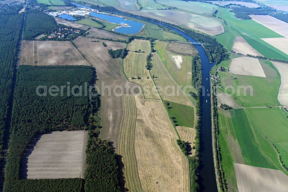 Aerial photograph Parchau - Riparian zones on the course of the river of Elbe-Havel-Kanal in Parchau in the state Saxony-Anhalt, Germany