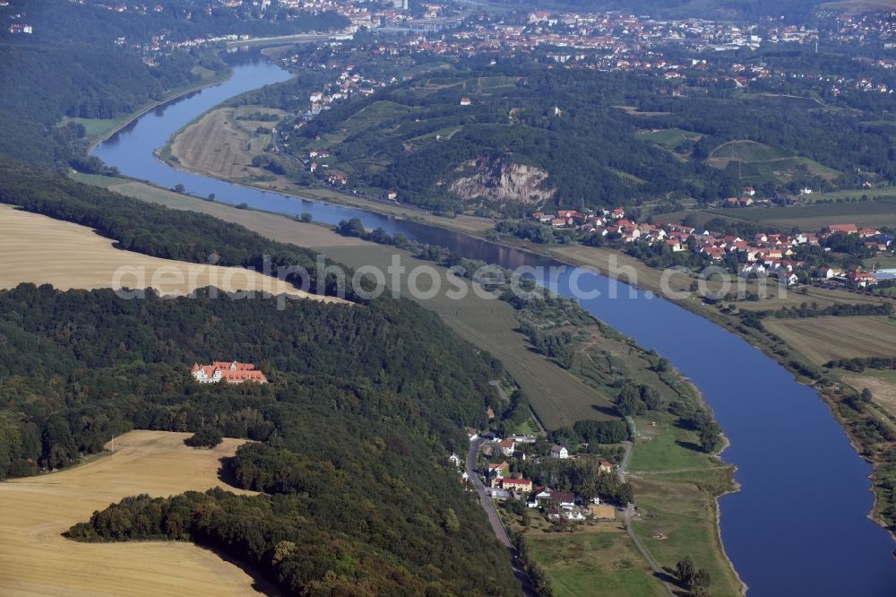 Scharfenberg from the bird's eye view: Riparian zones on the course of the river of Elbe in Scharfenberg in the state Saxony