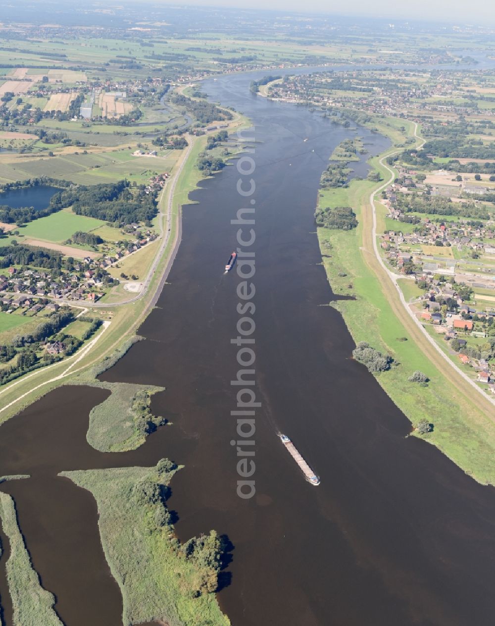 Aerial photograph Winsen (Luhe) - Riparian zones on the course of the river Elbe at the border of Hamburg and Lower Saxony in Winsen (Luhe) in the state Lower Saxony