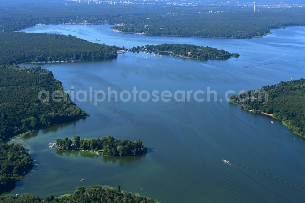 Aerial image Berlin - Riparian zones on the course of the river the Havel at the lake island Lindwerder in Berlin, Germany