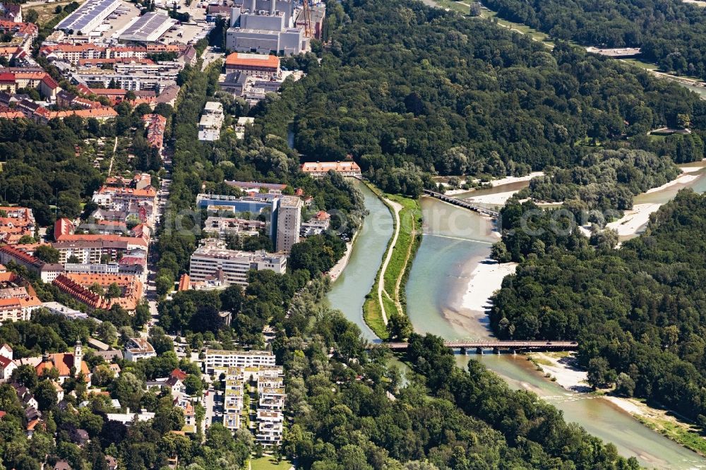 Aerial image München - Riparian zones on the course of the river of Isar on Flaucher in Munich in the state Bavaria, Germany