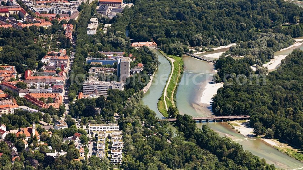 Aerial photograph München - Riparian zones on the course of the river of Isar on Flaucher in Munich in the state Bavaria, Germany