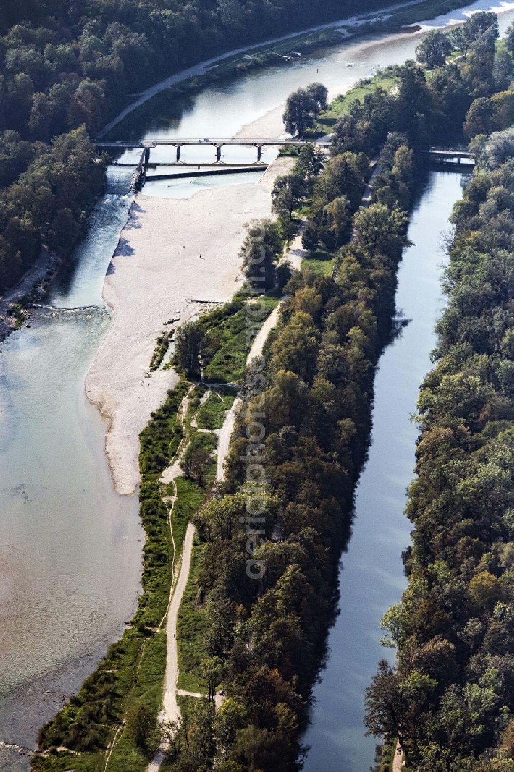 Aerial image München - Riparian zones on the course of the river der Isar and des Isarwerkkanal in Munich in the state Bavaria, Germany