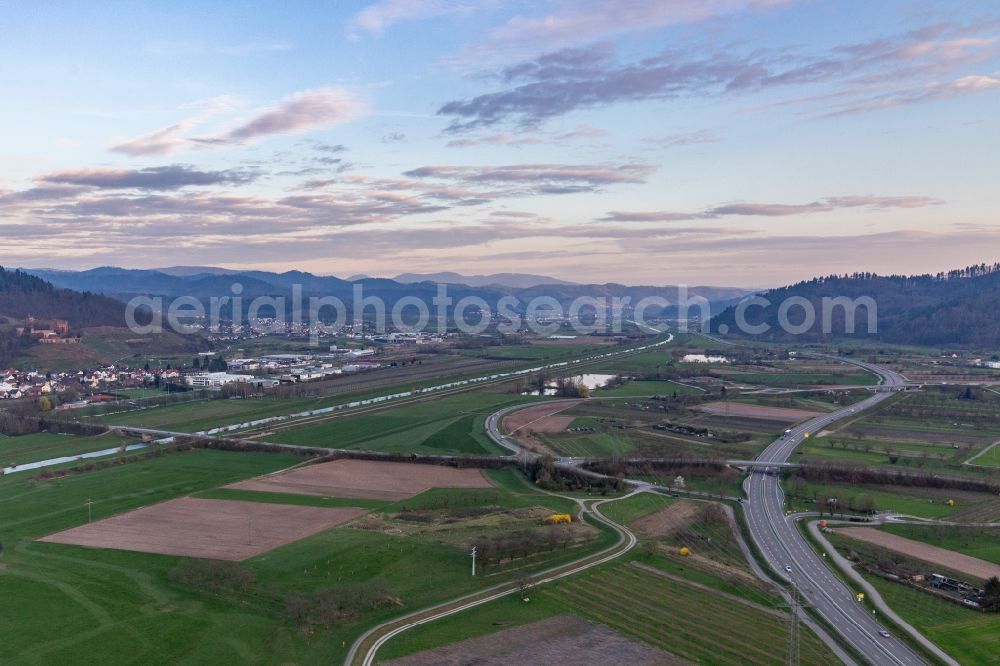 Aerial photograph Ohlsbach - Riparian zones on the course of the river of the Kinzig river in Ohlsbach in the state Baden-Wuerttemberg, Germany