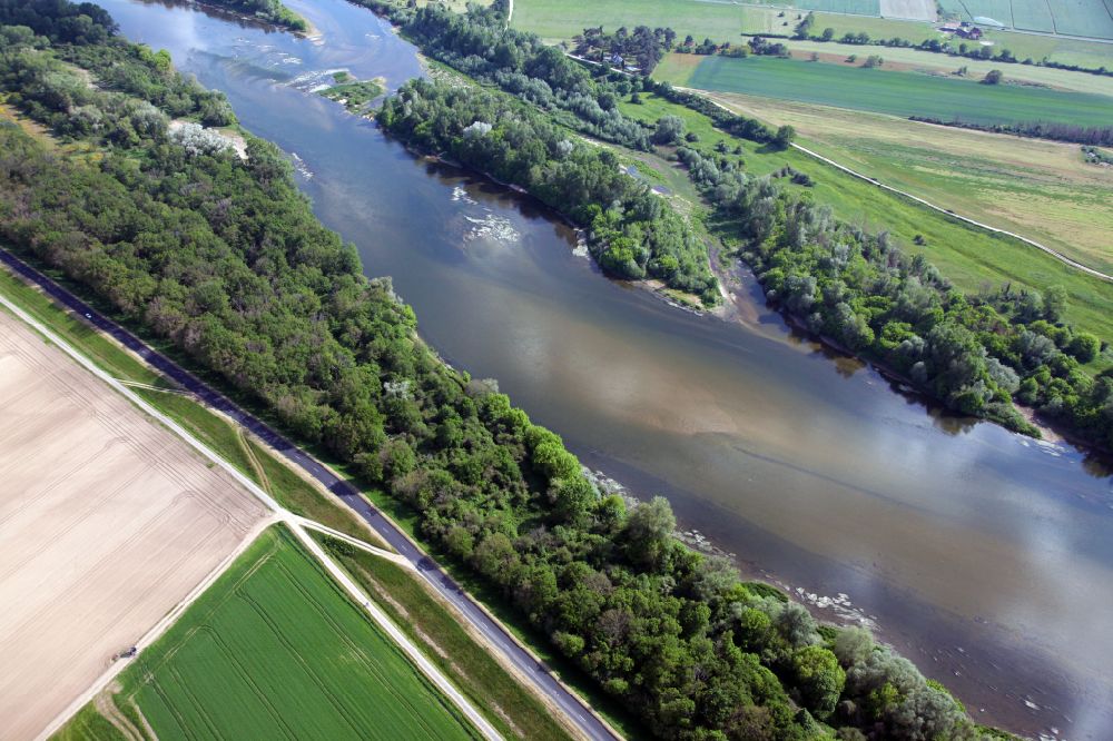 Aerial image Saint-Pere-sur-Loire - Riparian zones on the course of the river of the Loire in Saint-Pere-sur-Loire in Centre, France