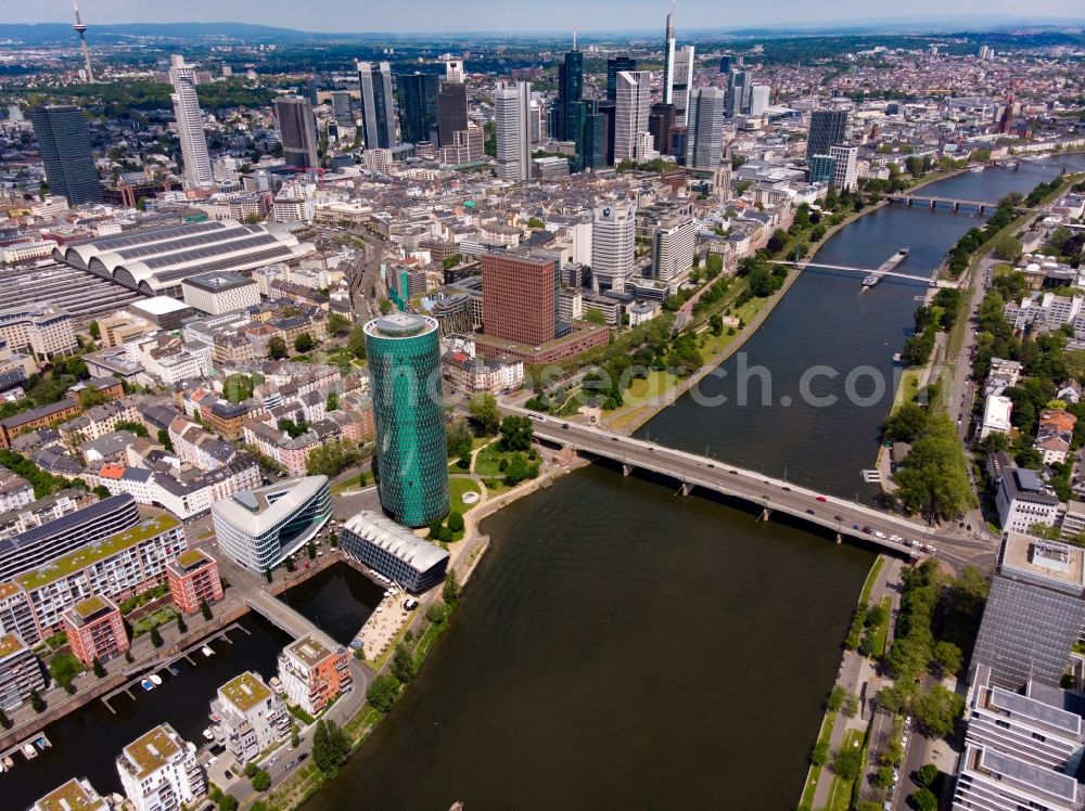Aerial image Frankfurt am Main - Riparian zones on the course of the river of the Main river in Frankfurt in the state Hesse, Germany