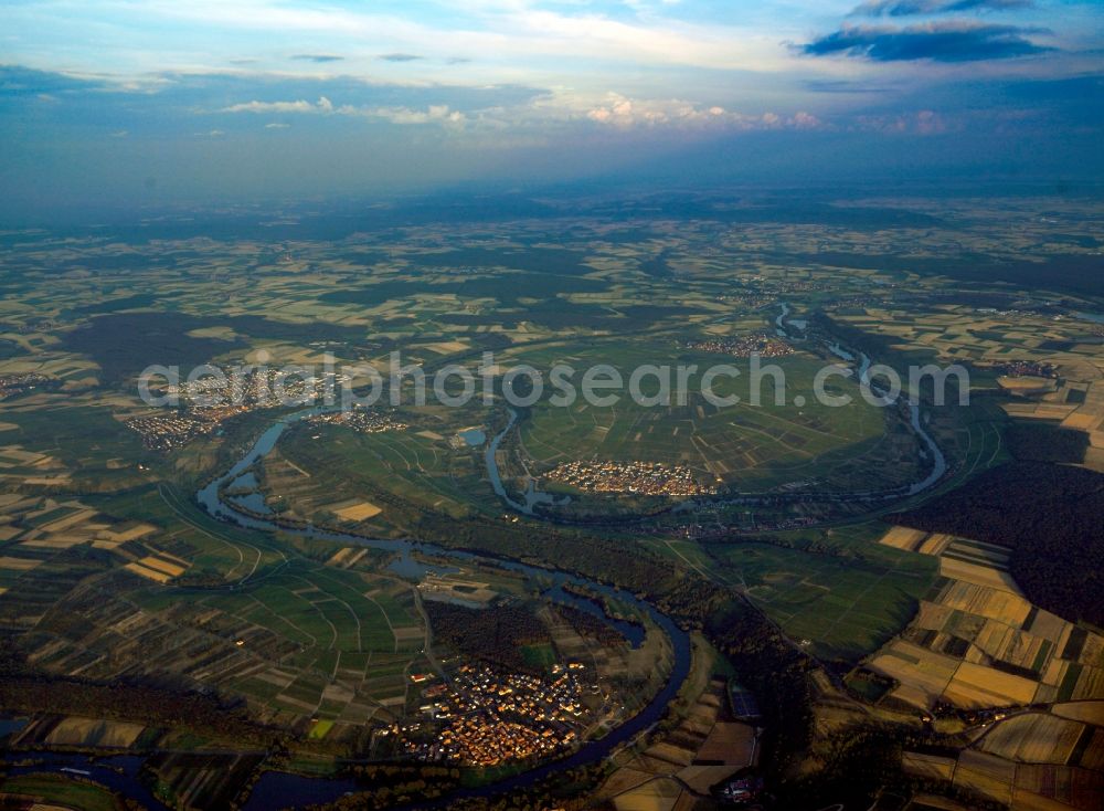 Aerial photograph Nordheim am Main - Curved meanders - loop of the shore areas on the - course of the river Main in Nordheim am Main in the state Bavaria, Germany