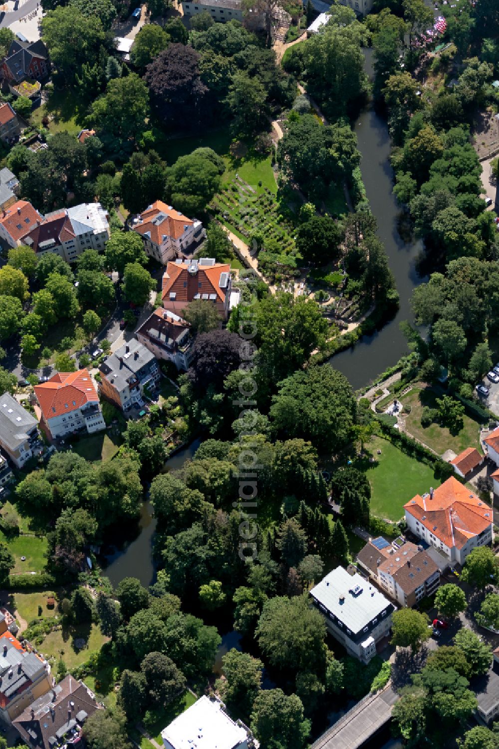 Braunschweig from the bird's eye view: Riparian zones on the course of the river Oker at the botanical garden of the TU Braunschweig in Brunswick in the state Lower Saxony, Germany