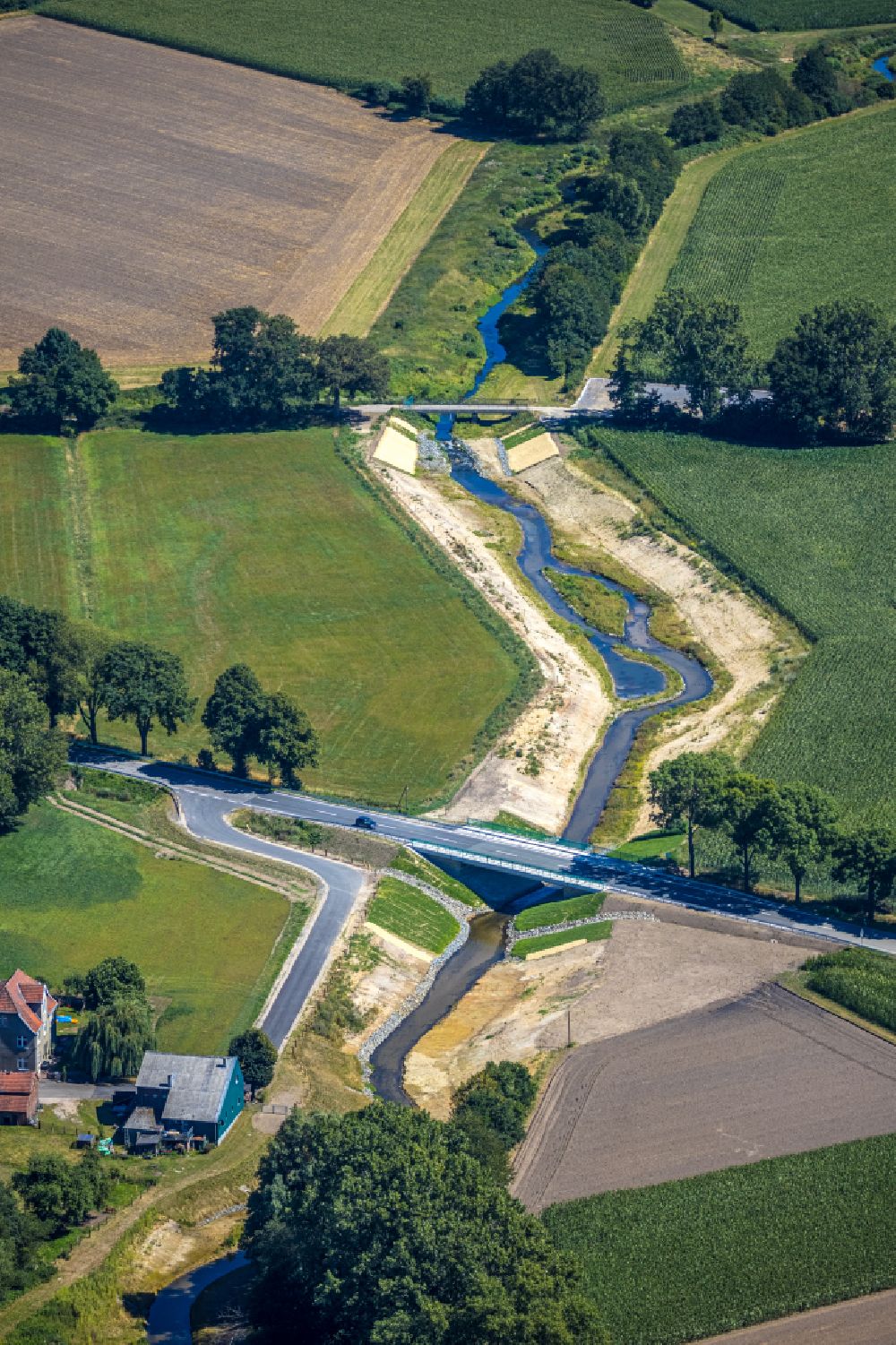 Altendorf-Ulfkotte from above - Riparian zones on the course of the river Rapphoffs Muehlenbach on street Altendorfer Strasse in Altendorf-Ulfkotte at Ruhrgebiet in the state North Rhine-Westphalia, Germany