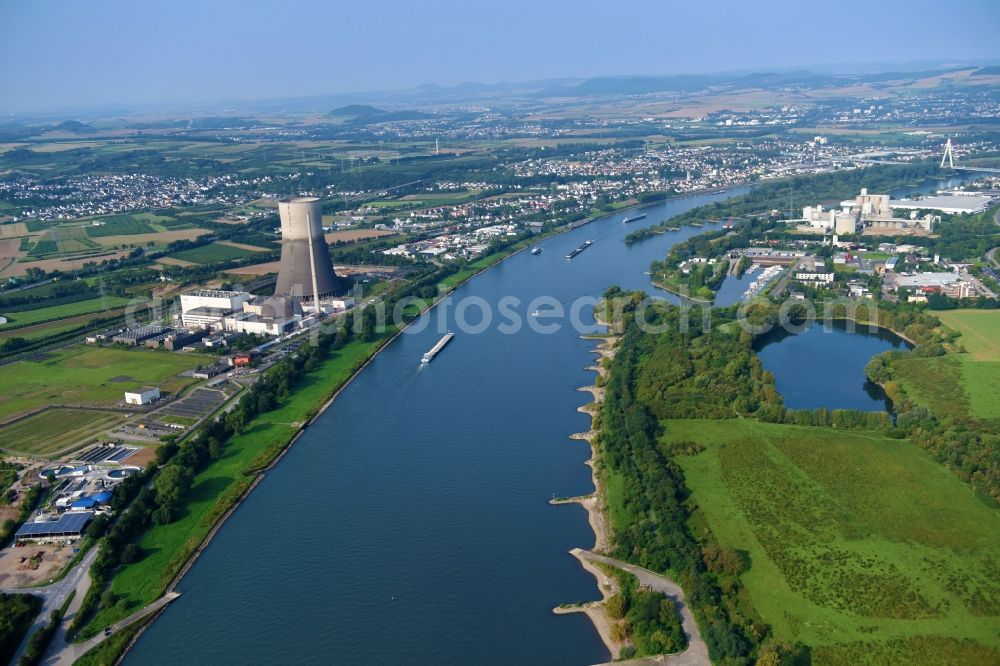 Urmitz-Bahnhof from the bird's eye view: Riparian zones on the course of the river of the Rhine river in Urmitz-Bahnhof in the state Rhineland-Palatinate, Germany