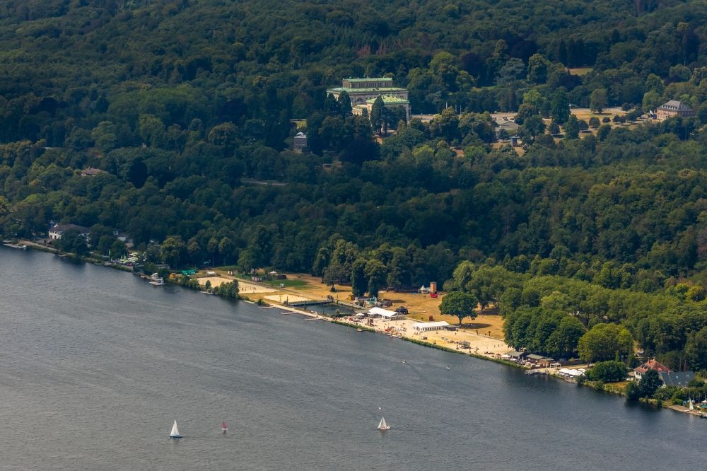 Aerial photograph Essen - Riparian zones on the course of the ruhr- river near the public bathing beach Seaside Beach Baldeney in Essen in the state North Rhine-Westphalia