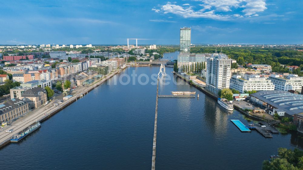 Aerial photograph Berlin - Riparian zones on the course of the river of Spree on Osthafen in the district Friedrichshain in Berlin, Germany