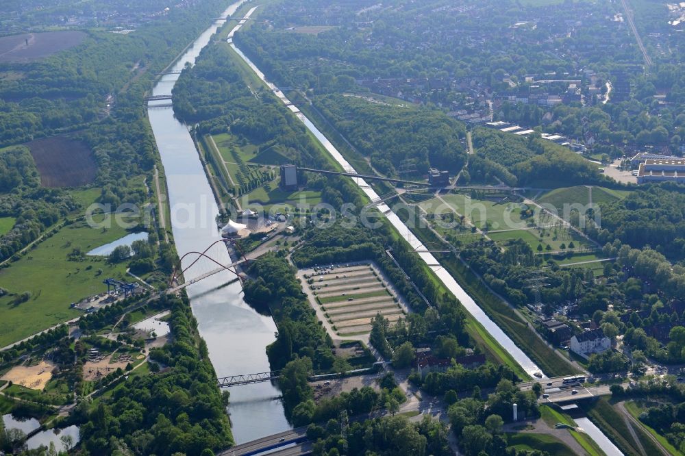 Gelsenkirchen from above - Shore areas of the river course Rhein-Herne-Kanal on grounds of the amphitheater in Gelsenkirchen in the state North Rhine-Westphalia
