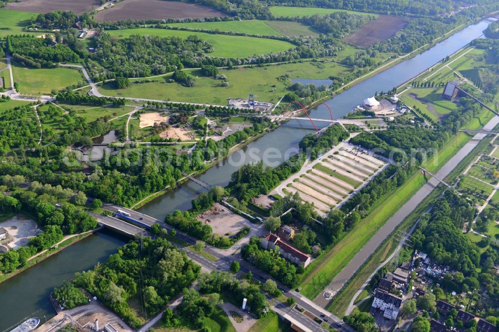 Aerial photograph Gelsenkirchen - Shore areas of the river course Rhein-Herne-Kanal on grounds of the amphitheater in Gelsenkirchen in the state North Rhine-Westphalia