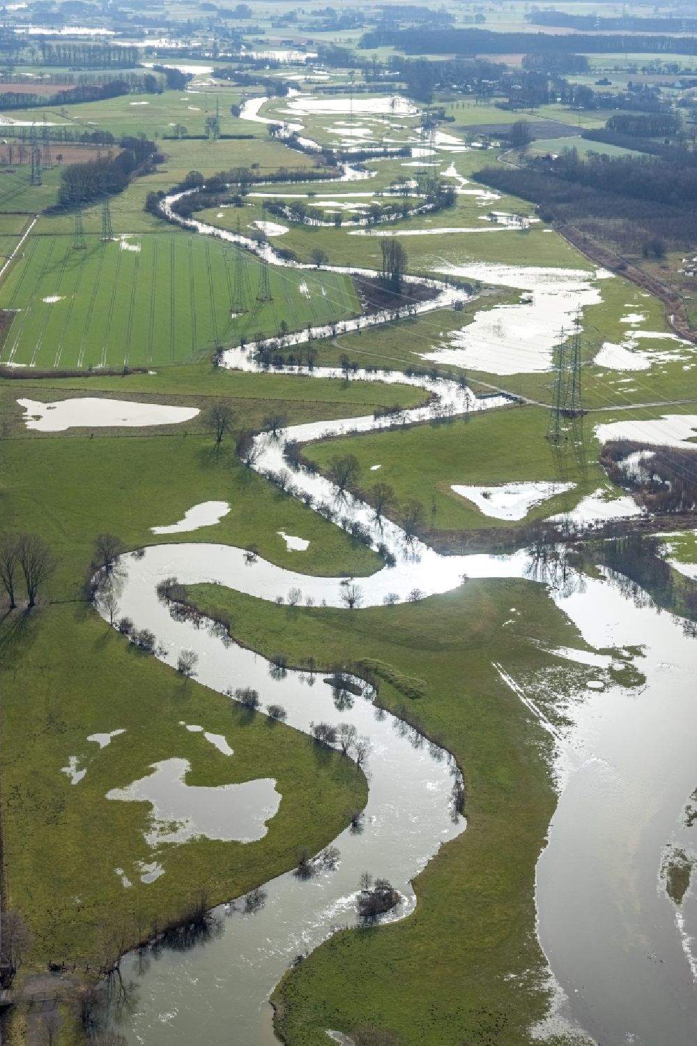 Aerial photograph Norddinker - Shore areas with flooded by flood level riverbed of Lippe in Schmehauser Mersch in Schmehausen at Ruhrgebiet in the state North Rhine-Westphalia, Germany