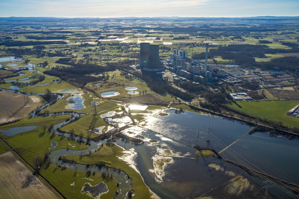 Norddinker from the bird's eye view: Shore areas with flooded by flood level riverbed of Lippe in Schmehauser Mersch in Schmehausen at Ruhrgebiet in the state North Rhine-Westphalia, Germany