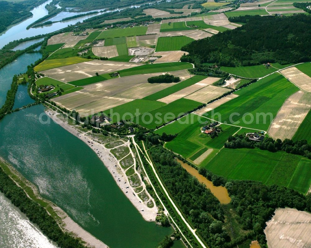 Bergham from the bird's eye view: Riparian areas on the Inn - course of the river in Bergham in the state Bavaria, Germany